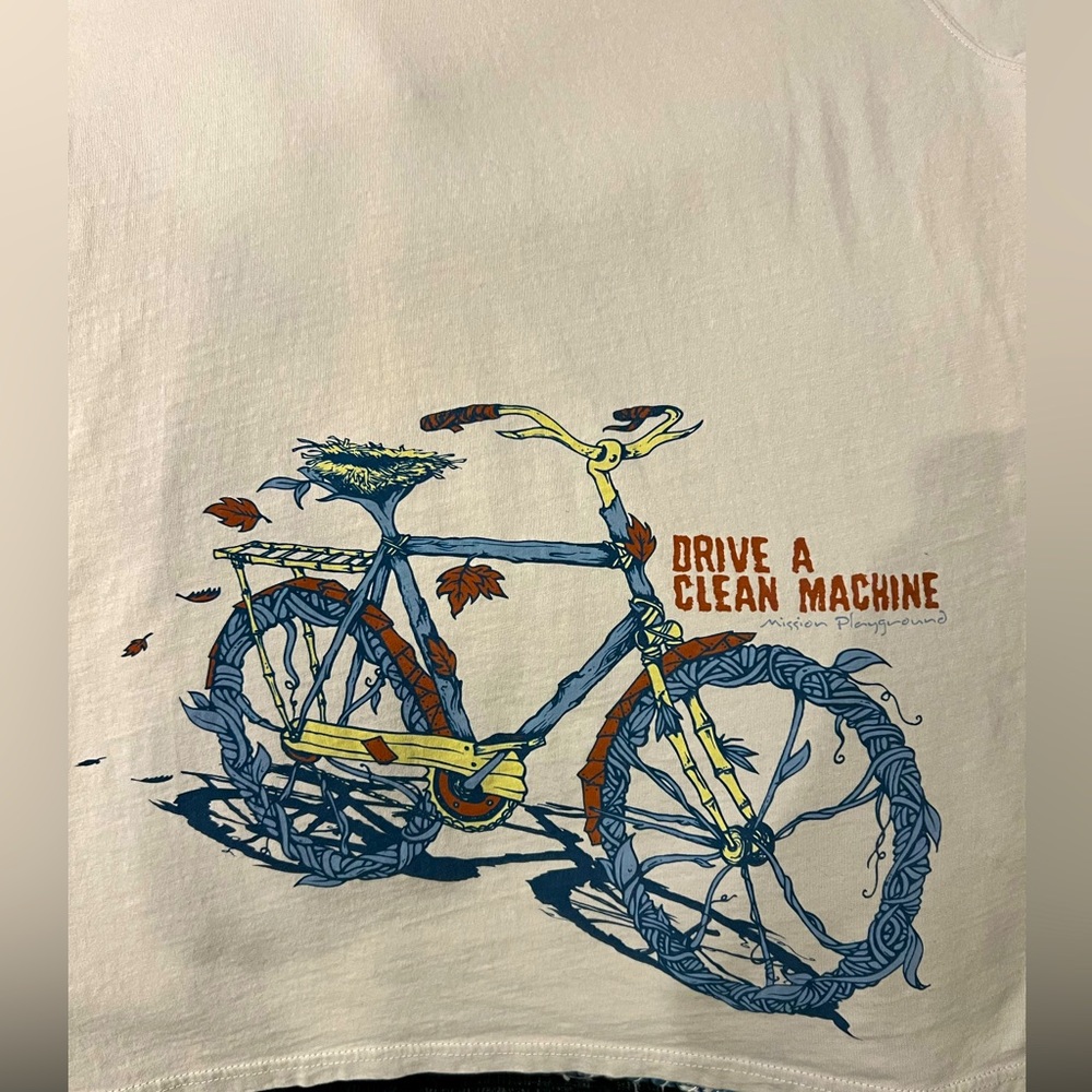 VINTAGE! Mission Playground tee. Men's M. Great condition.